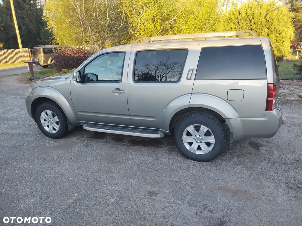 Nissan Pathfinder 2.5 D SE - 5