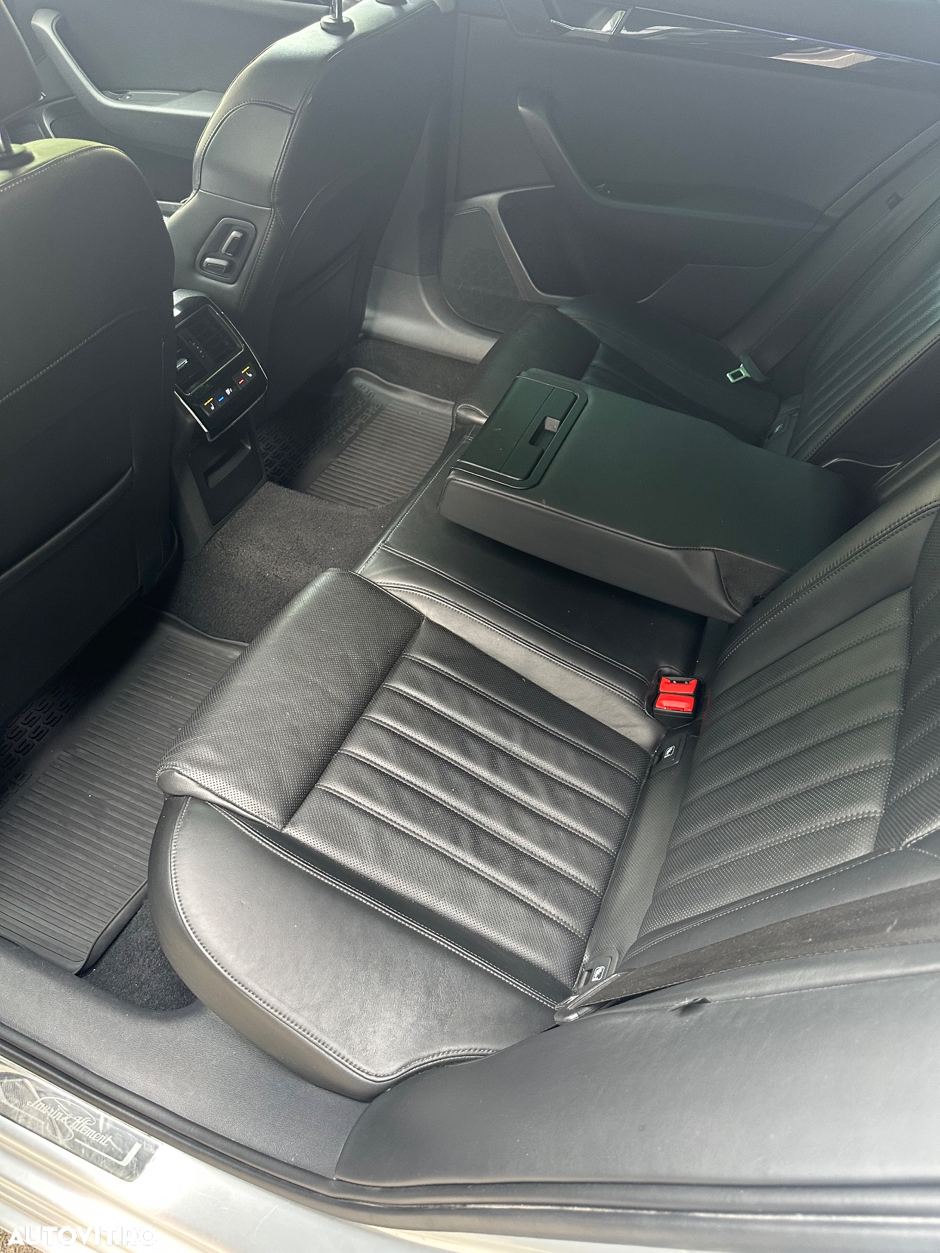 Skoda Superb 2.0 TDI DSG 4X4 Laurin & Klement - 17