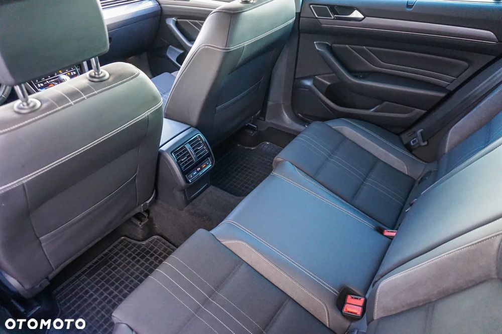 Volkswagen Passat - 26