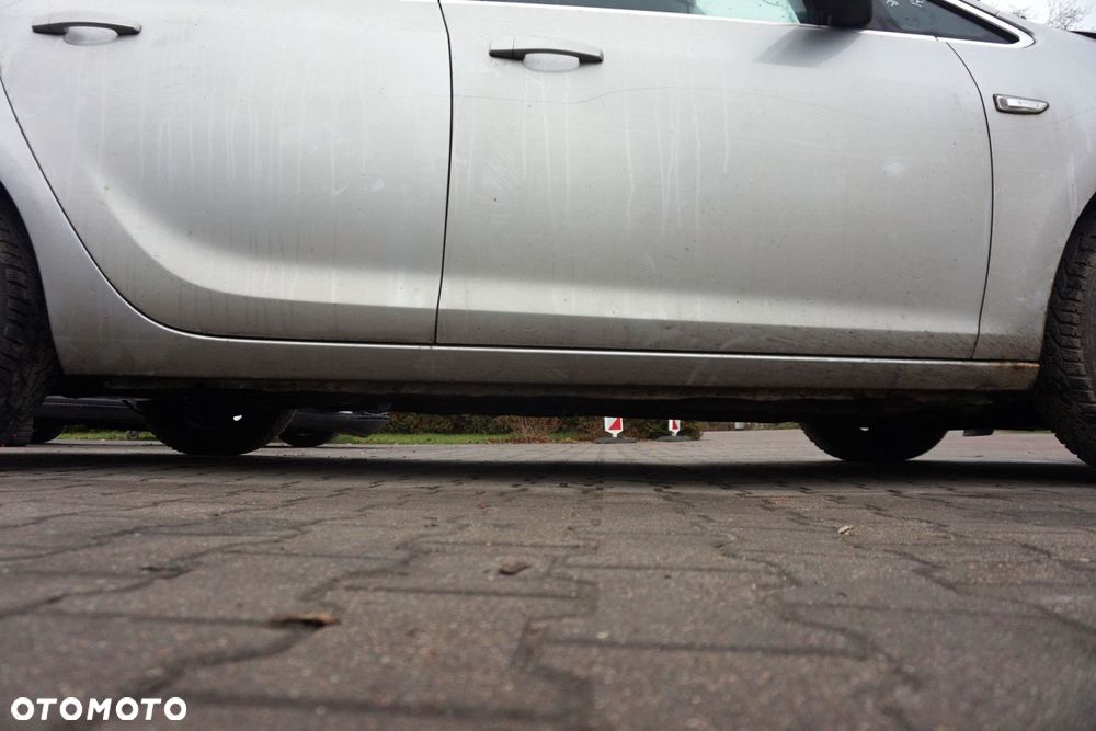 ĆWIARTKA PRÓG SŁUPEK PRAWY ASTRA IV J KOMBI Z176 93867044 OPEL 2009-2015 - 1
