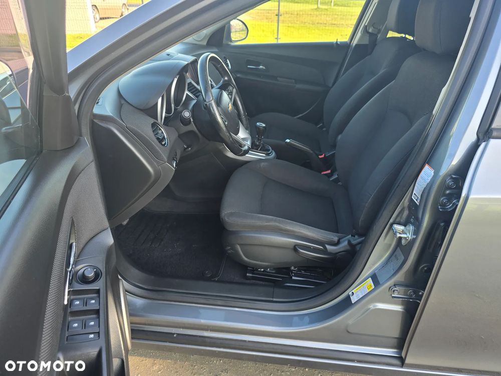 Chevrolet Cruze 1.6 LS+ - 11