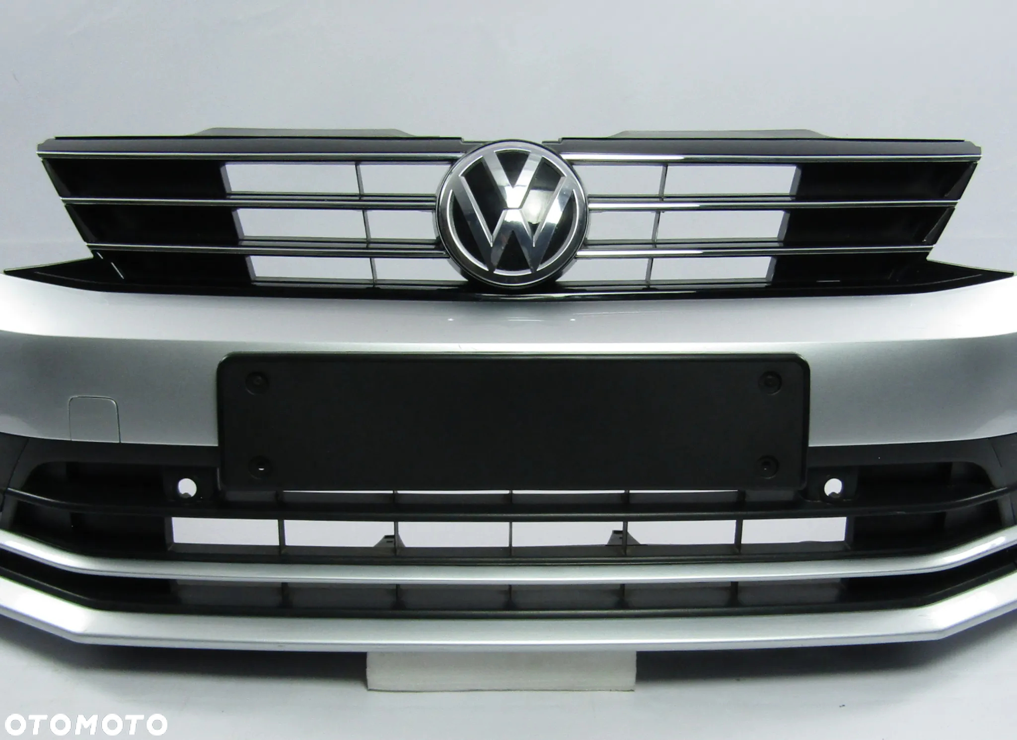 Zderzak przedni VW Jetta 15 - 18 Sprysk. / Pdc-4 Lakier LA7W - 7