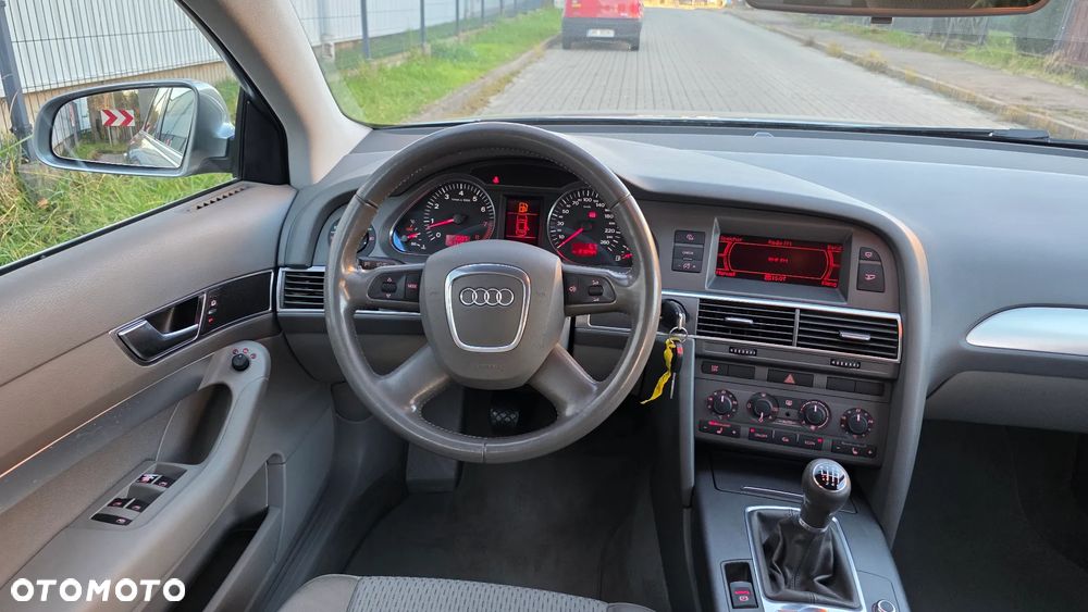 Audi A6 Avant 2.4 - 18