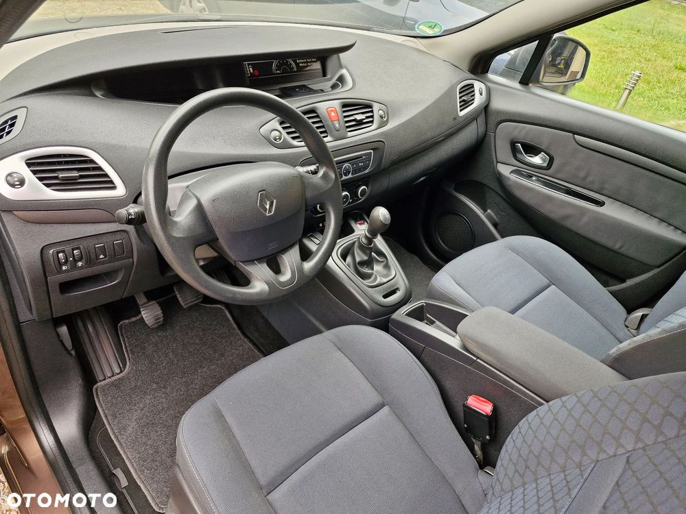 Renault Scenic 1.6 16V 110 Expression - 6