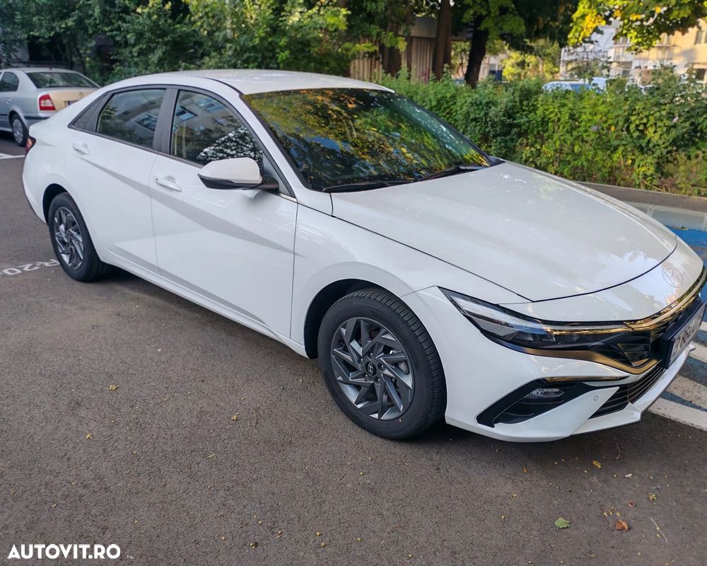 Hyundai Elantra - 2