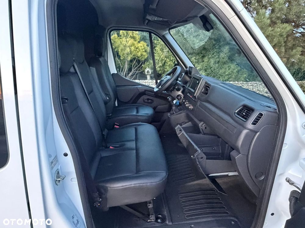 Renault MASTER _ 2024r _ KARETKA, AMBULANS _ 2.3 DCI 165KM _ 5 Osobowy - 17
