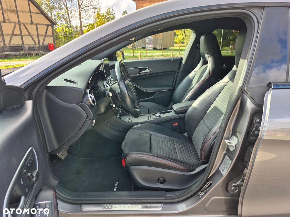 Mercedes-Benz CLA 250 4Matic 7G-DCT AMG Line - 24