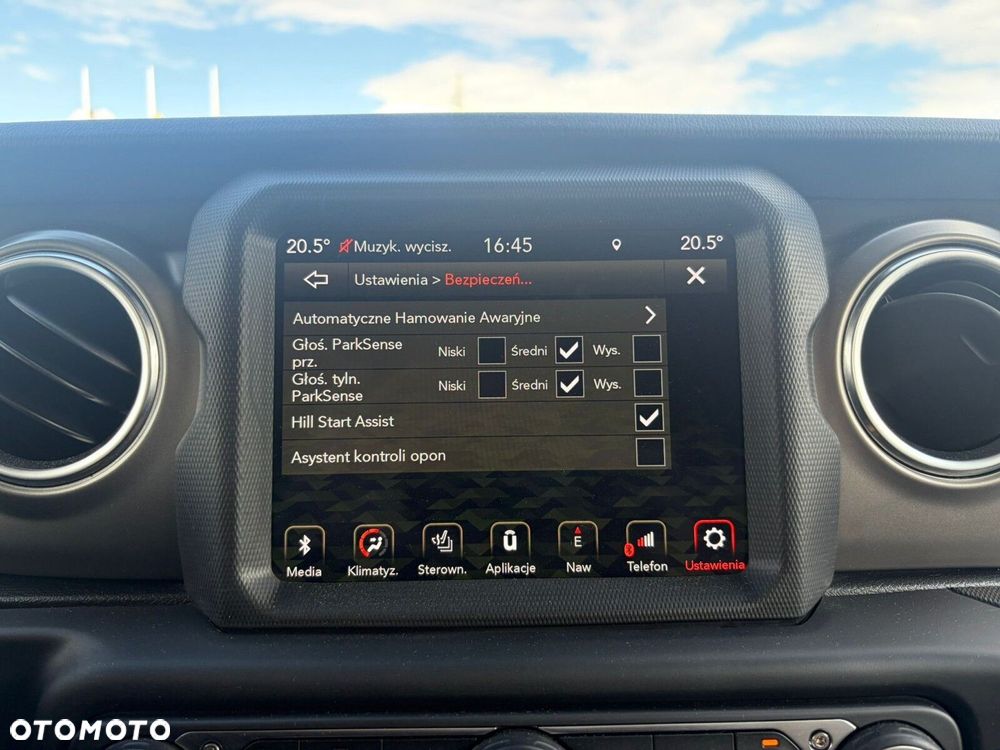Jeep Wrangler - 11
