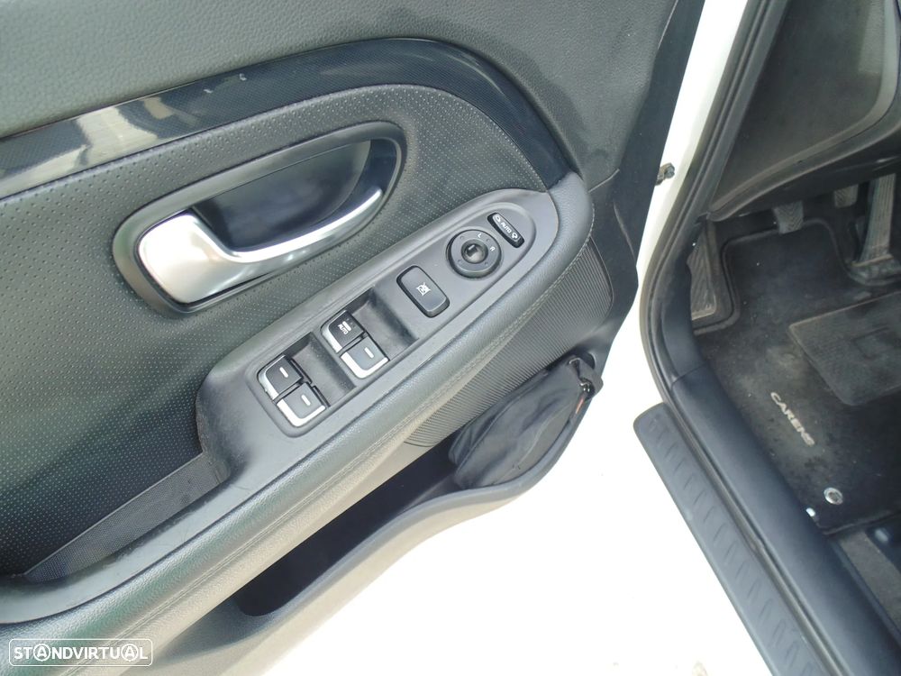 Kia Carens 1.7 CRDi ISG TX - 30