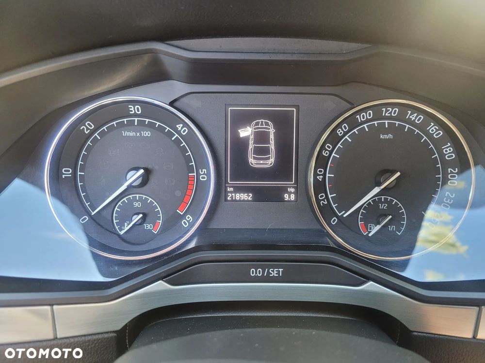 Skoda Superb 2.0 TDI Ambition DSG - 9