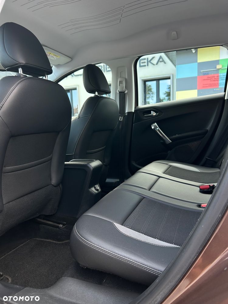 Peugeot 2008 1.2 VTi Allure - 23