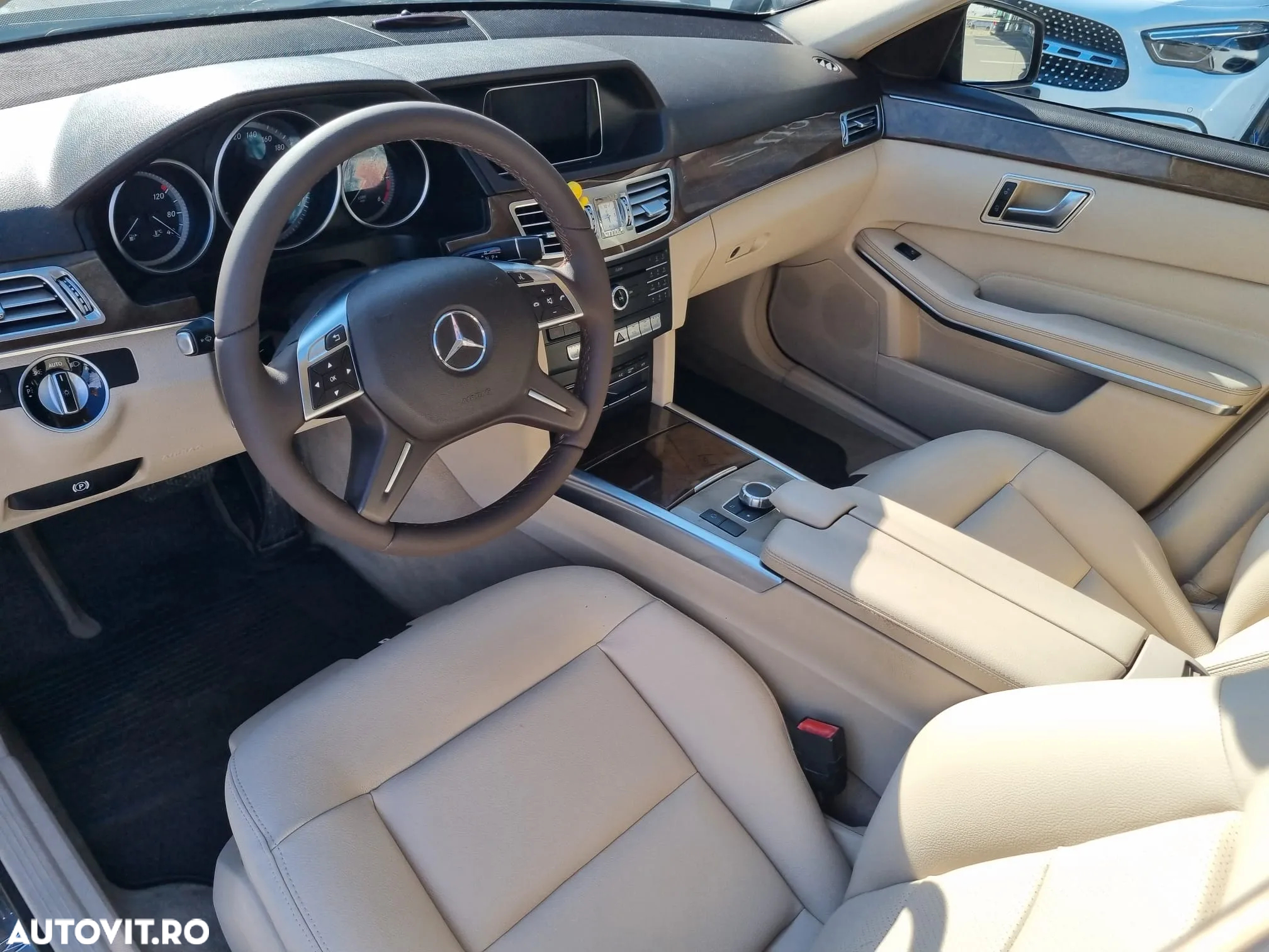 Mercedes-Benz E 220 BlueTEC 4MATIC - 13