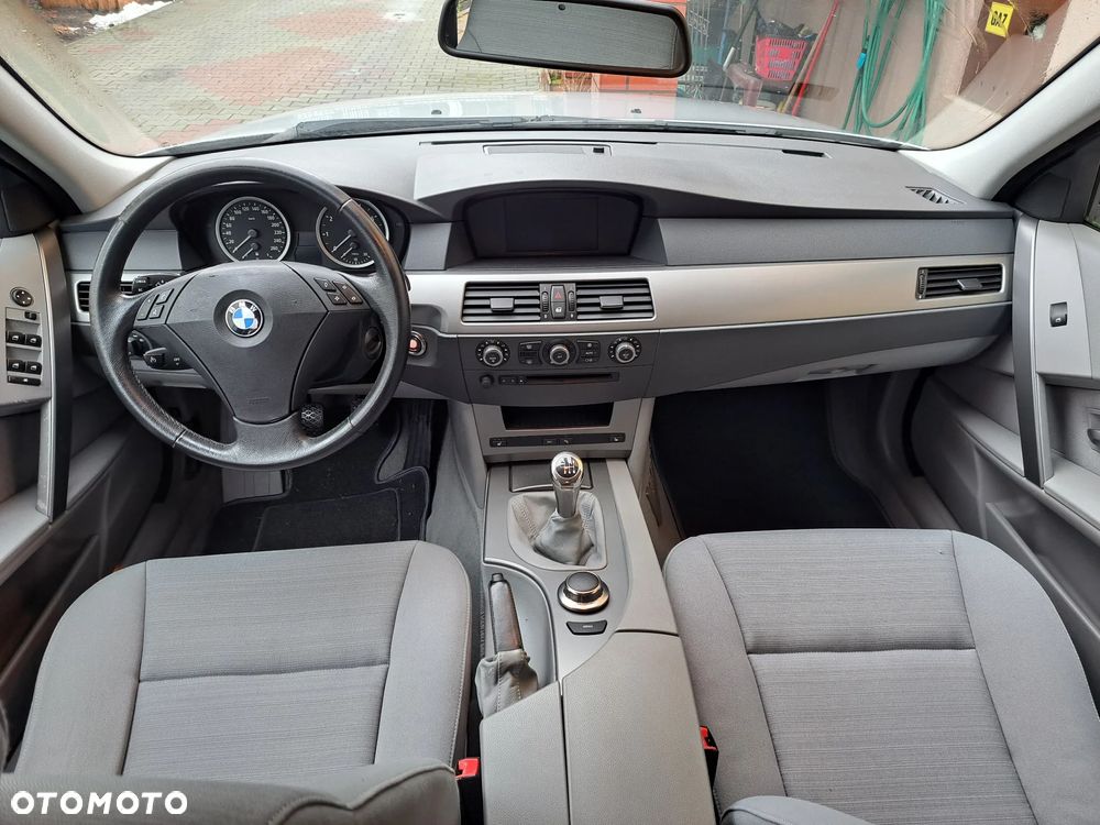 BMW Seria 5 523i Touring - 12