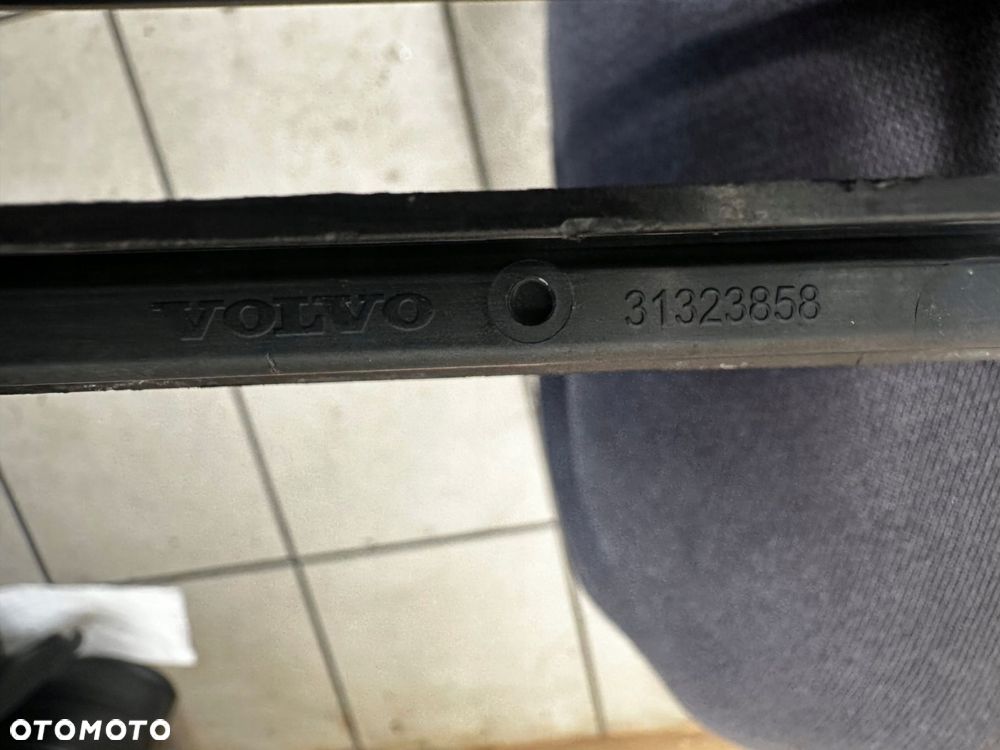 volvo s60 v60 2013-2018 atrapa zderzaka 31323858 - 5