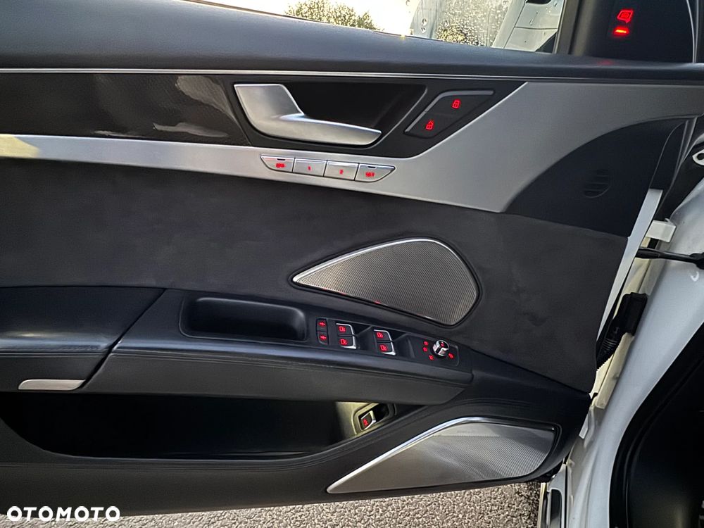 Audi A8 4.2 TDI Quattro - 11