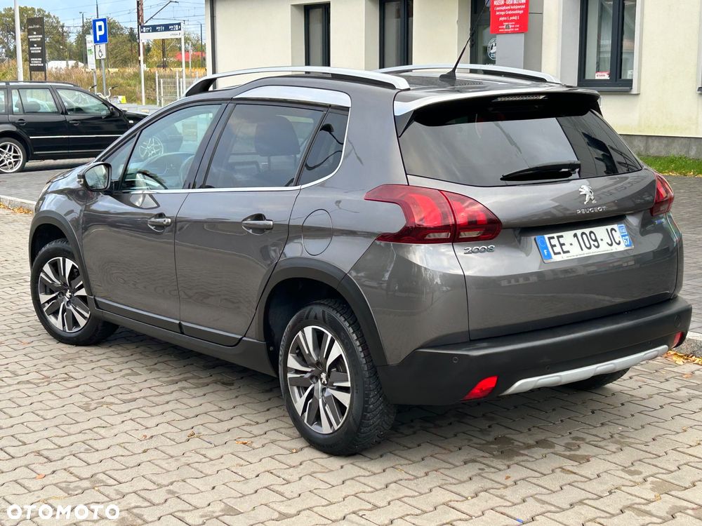 Peugeot 2008 1.2 Pure Tech Allure S&S - 10