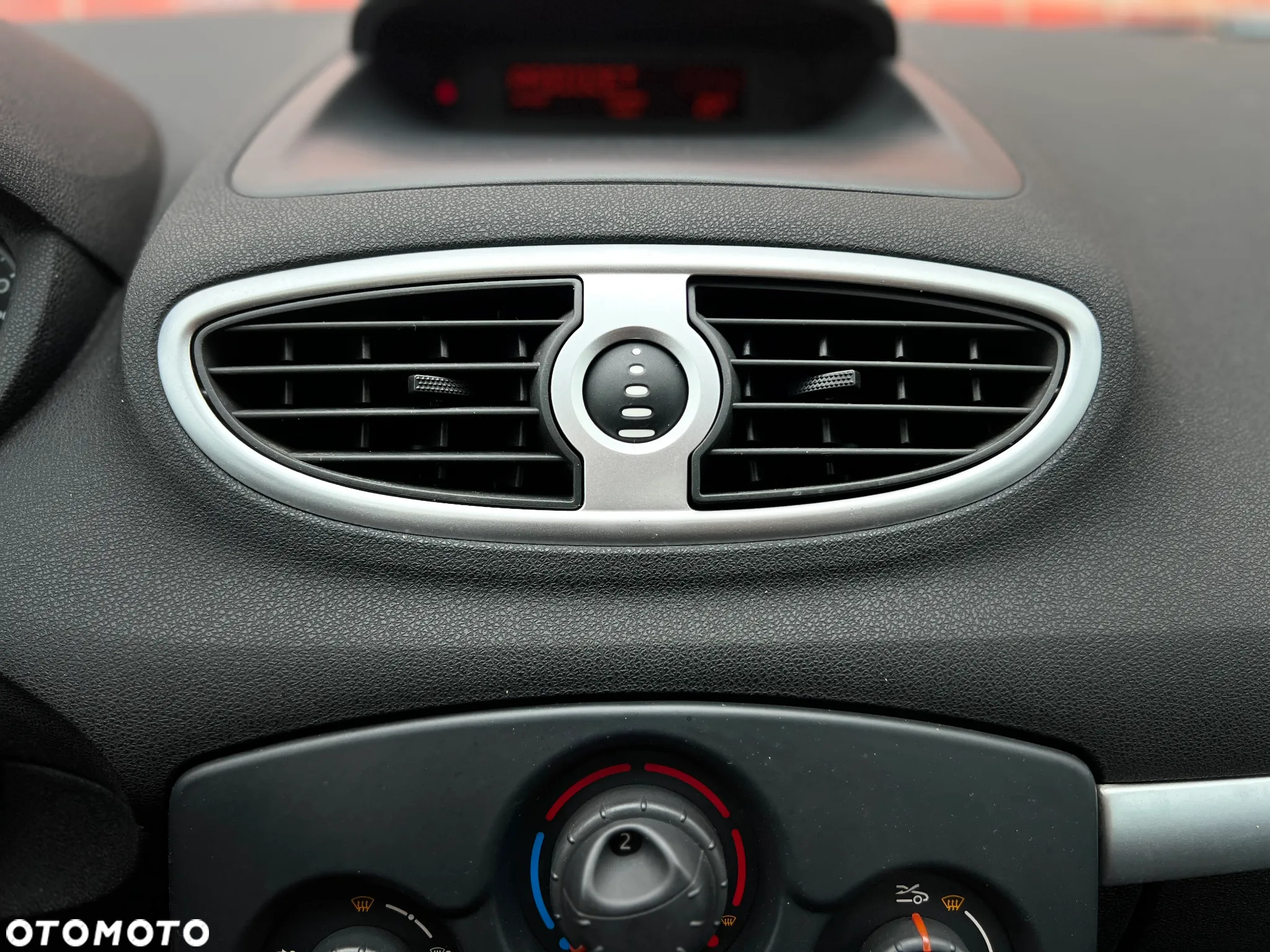 Renault Clio - 24