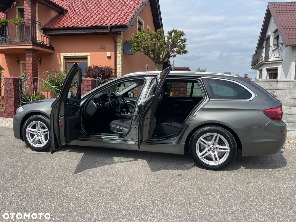 BMW Seria 5 525d Sport-Aut Modern Line - 13