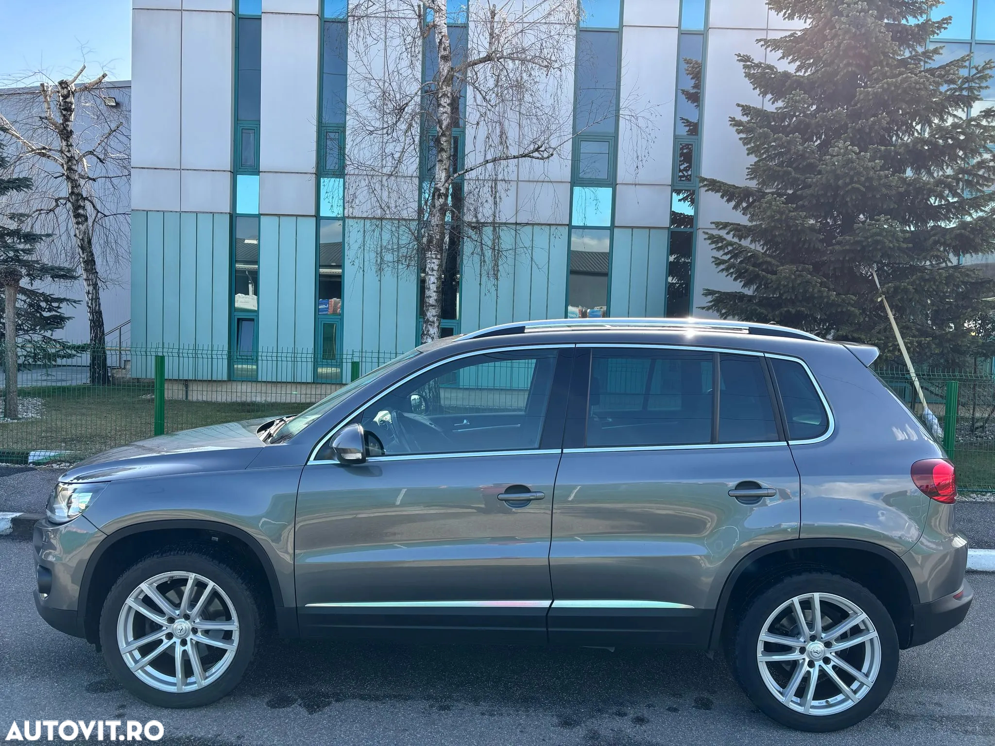 Volkswagen Tiguan 2.0 TDI 4Motion BMT Sport & Style - 4