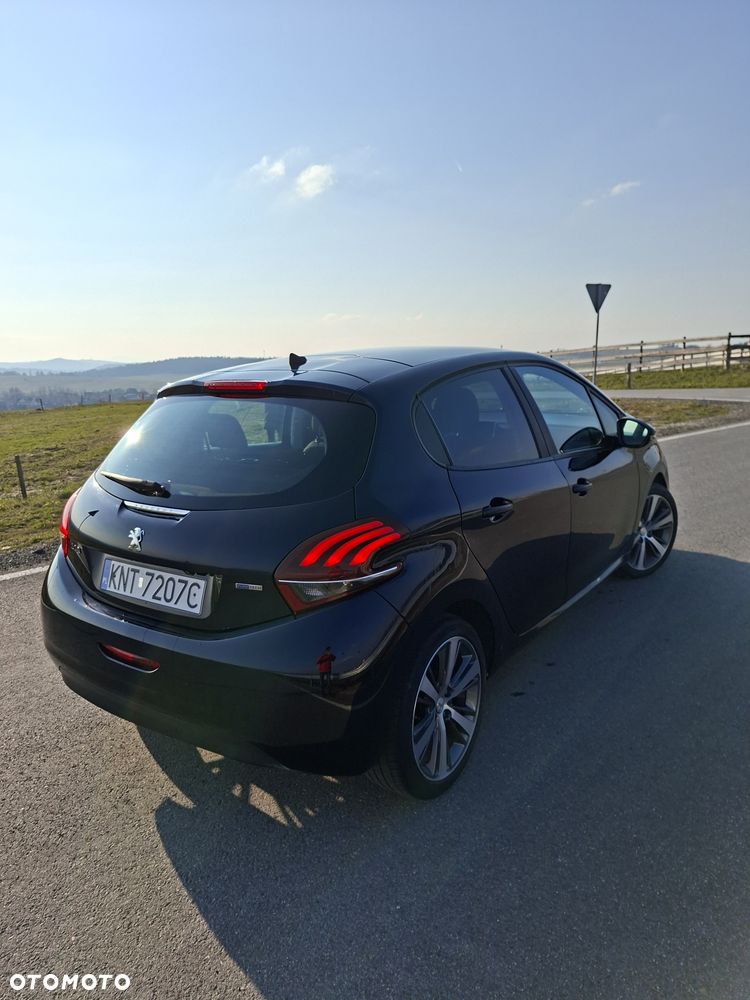 Peugeot 208 - 5
