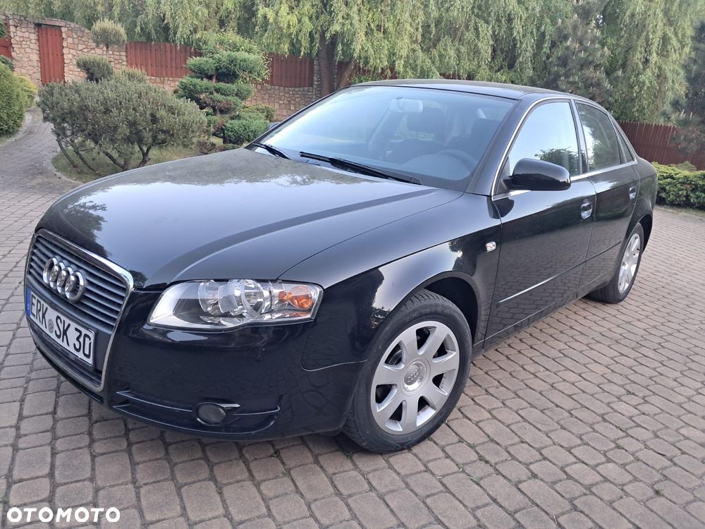 Audi A4 Limousine - 1