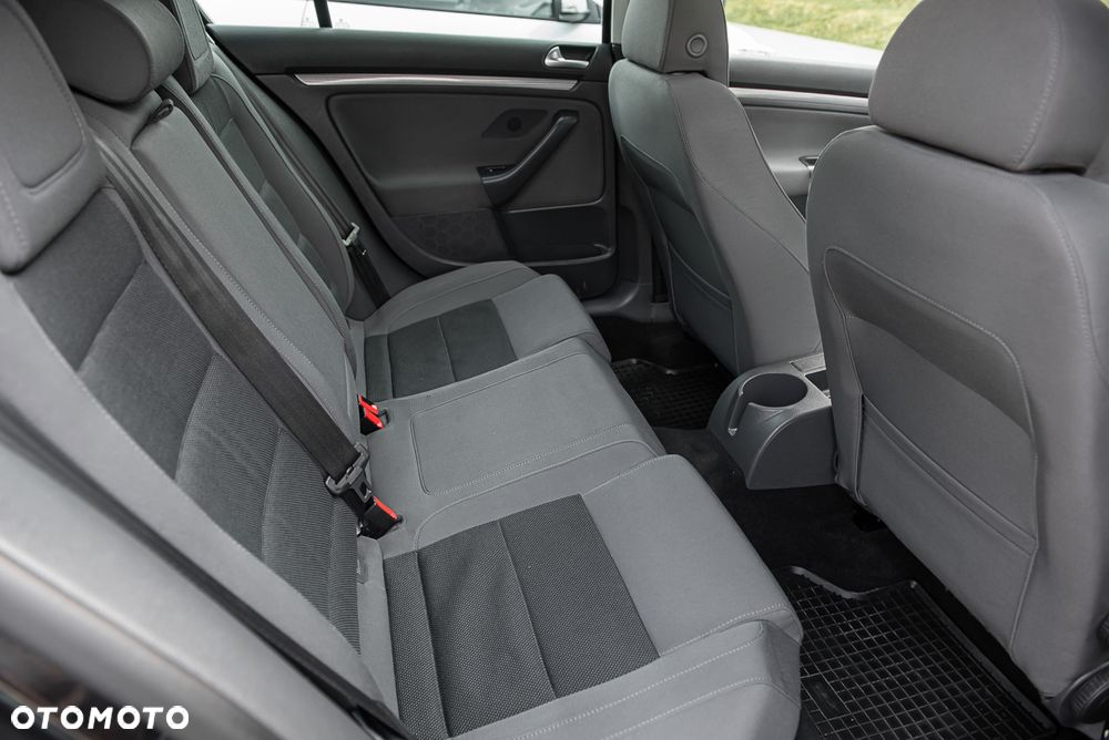 Volkswagen Golf - 27