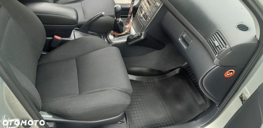 Toyota Avensis 2.0 D-4D High - 14