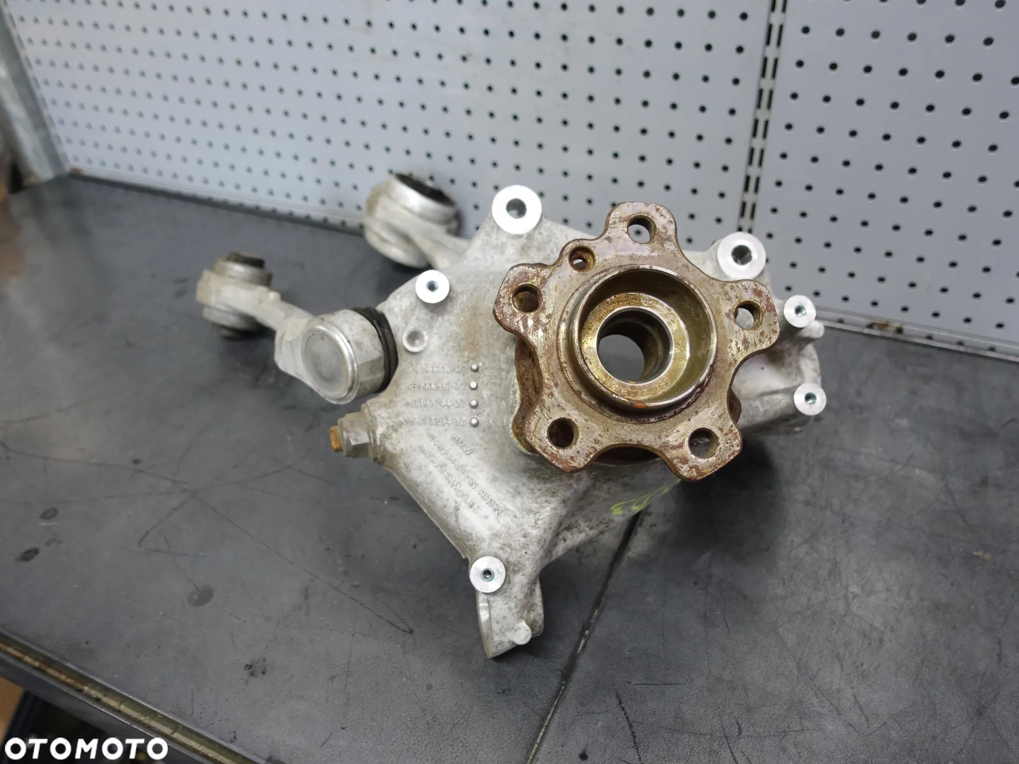 Zwrotnica Wahacze Prawy przód BMW 4 G26 6893260 6893262-02 - 2
