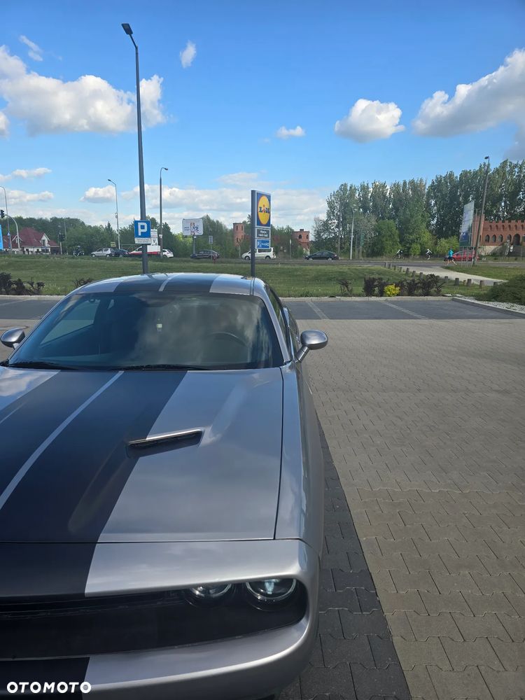 Dodge Challenger - 16