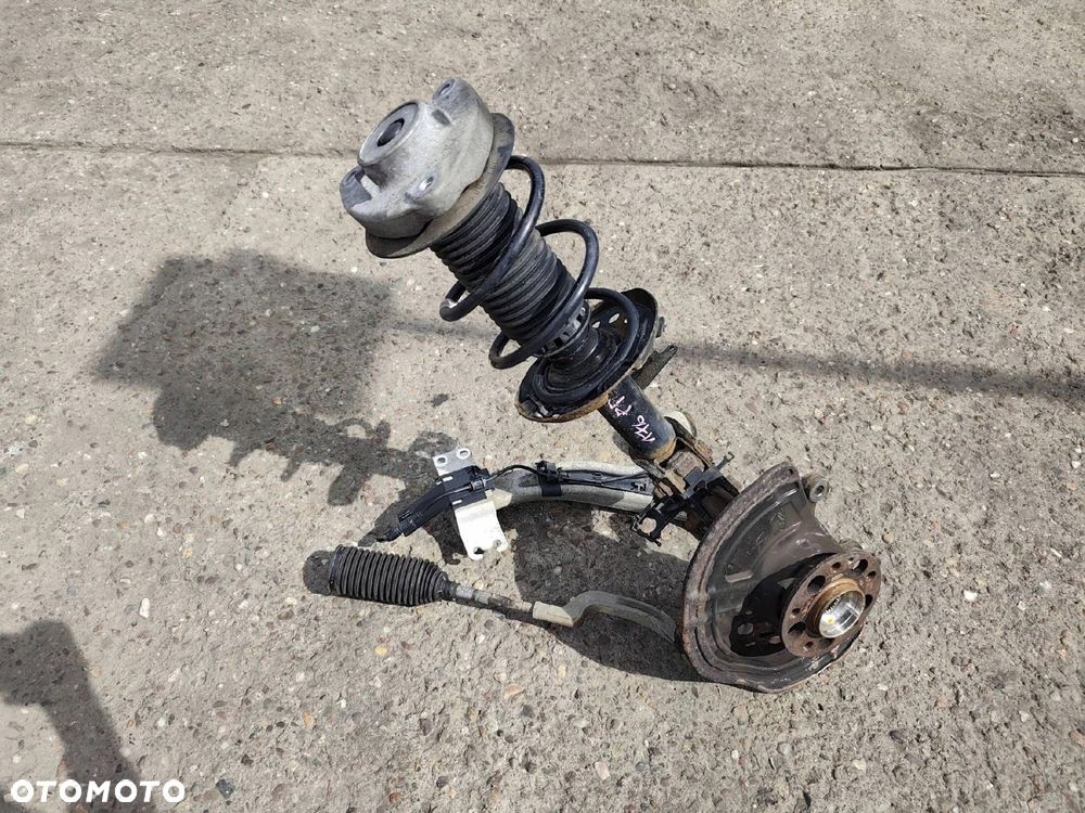 MERCEDES W176 PRZEDNIA PRAWA ZWROTNICA WAHACZ AMOR - 1