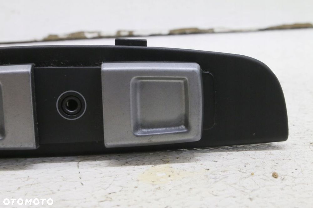 Gniazdo USB Aux Leon 2 LIFT 1P0035726A - 3