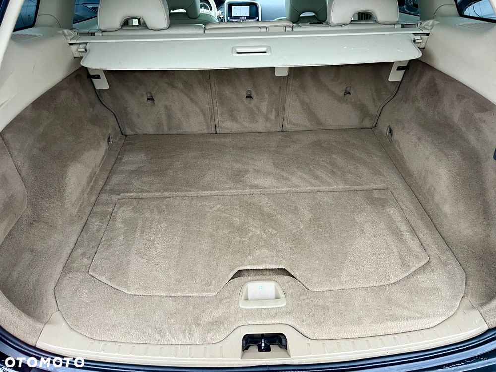 Volvo XC 60 2.4D Momentum - 16