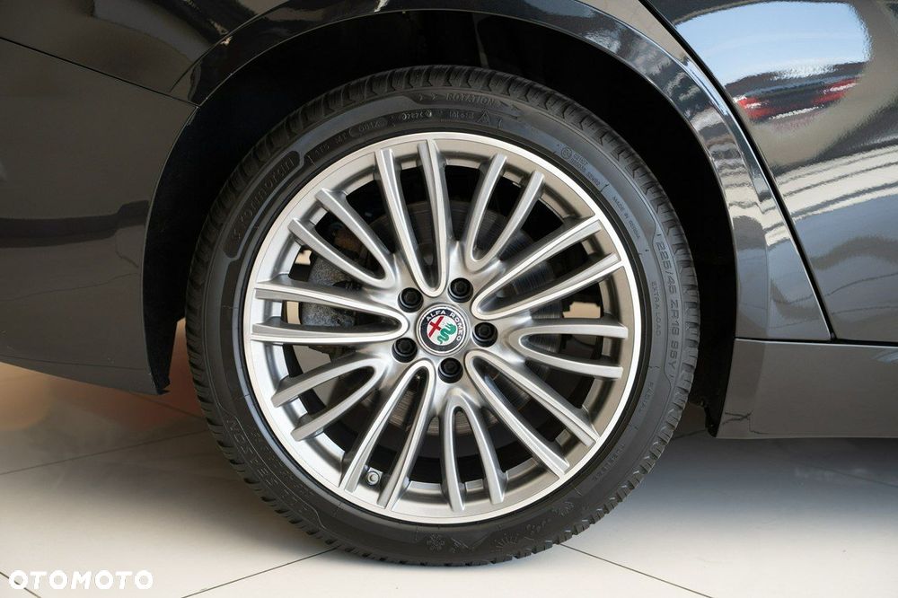 Alfa Romeo Giulia - 10