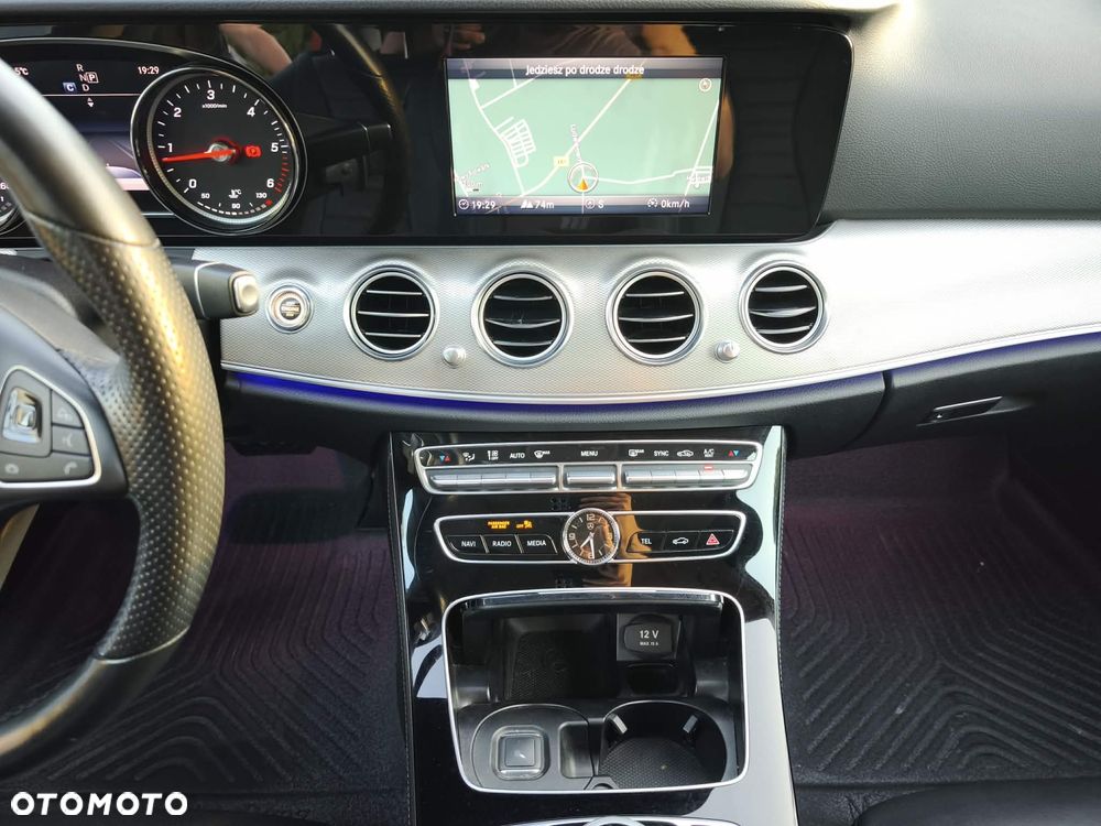 Mercedes-Benz Klasa E 220 d 9G-TRONIC Avantgarde - 24