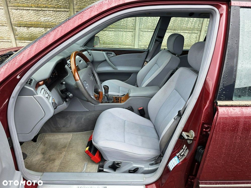 Mercedes-Benz Klasa E - 9