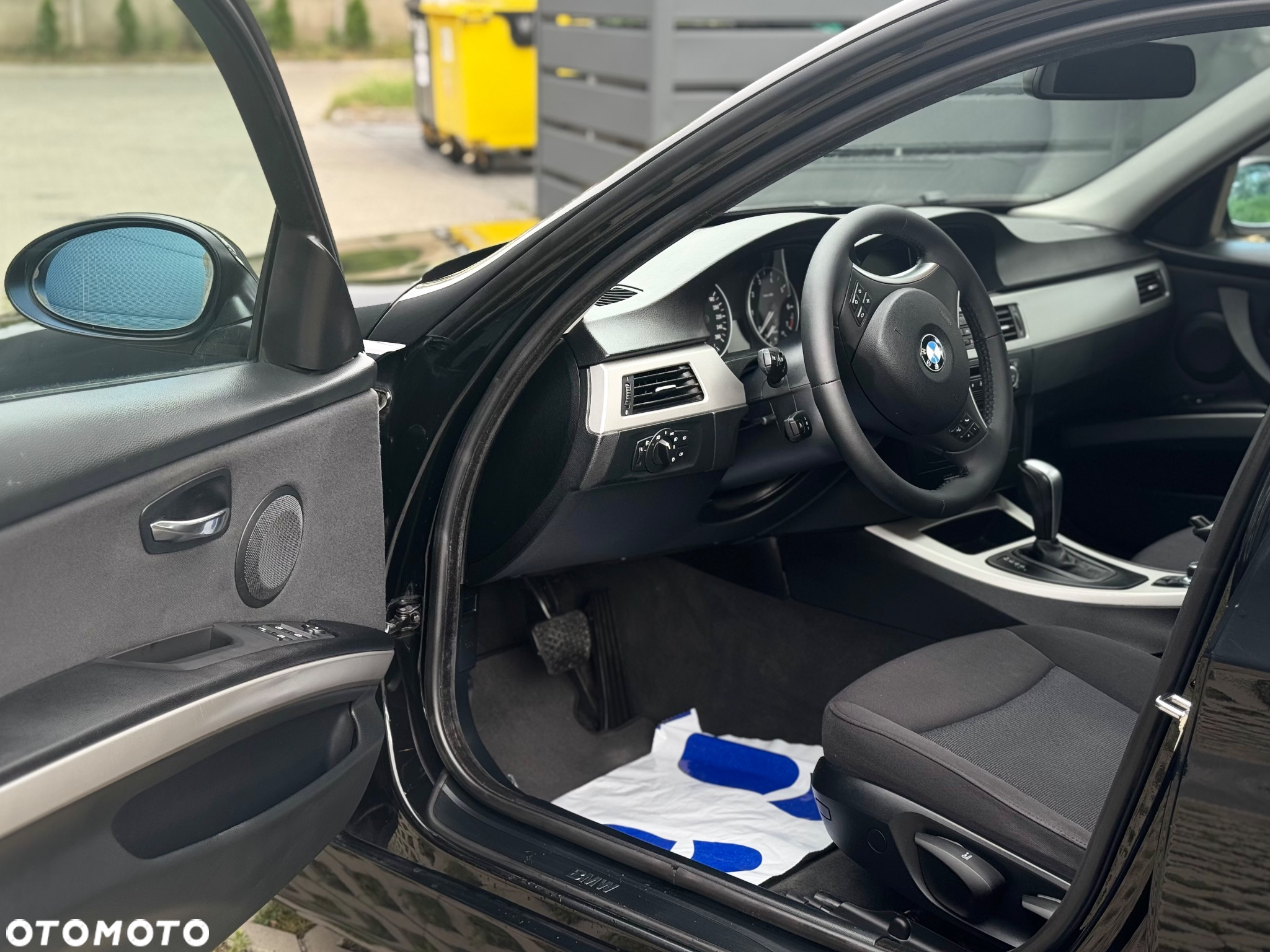 BMW Seria 3 318i Touring - 9