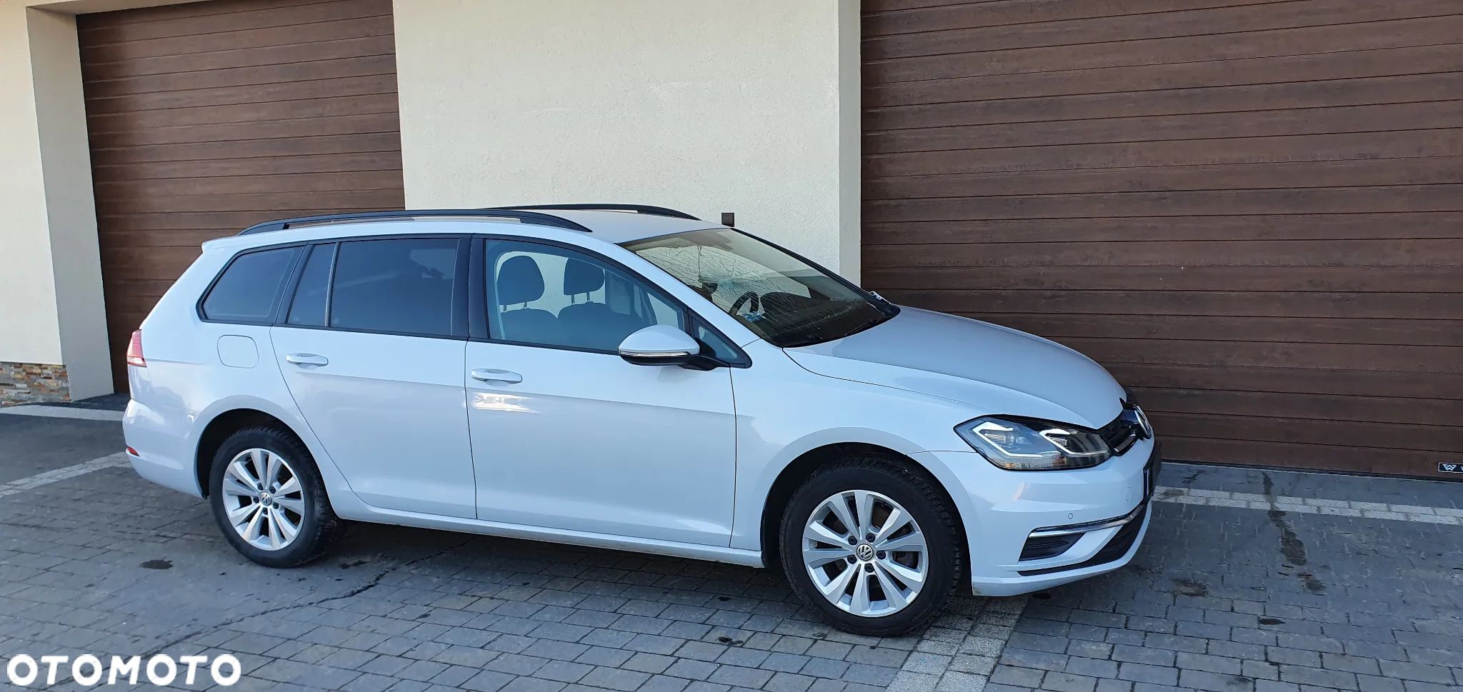 Volkswagen Golf - 1