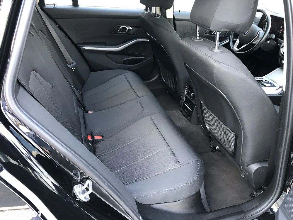 BMW Seria 3 318i Sport Line - 28