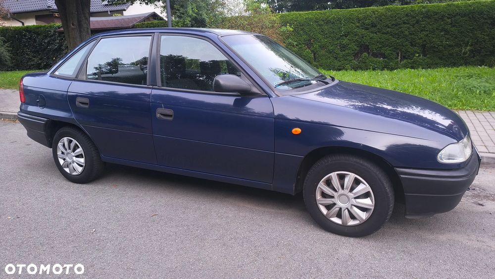 Opel Astra 1.4 Base - 14