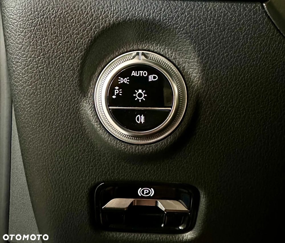 Mercedes-Benz Klasa C 300 e PHEV Avantgarde - 25