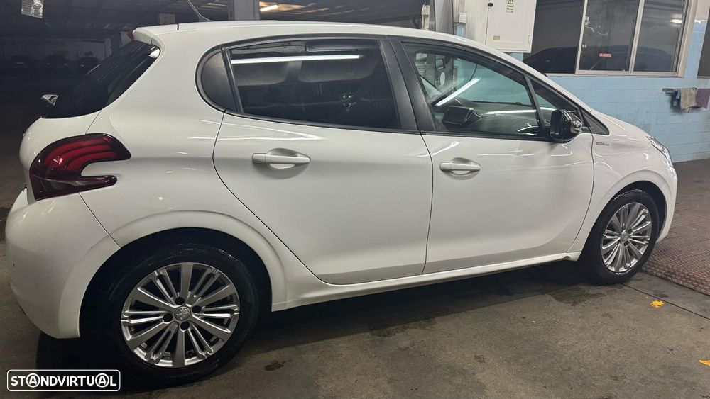 Peugeot 208 1.6 BlueHDi Style - 3