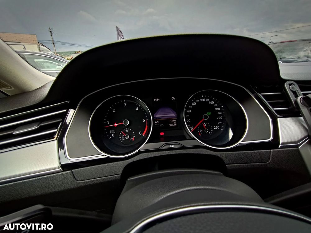 Volkswagen Passat Variant 2.0 TDI SCR DSG Comfortline - 16