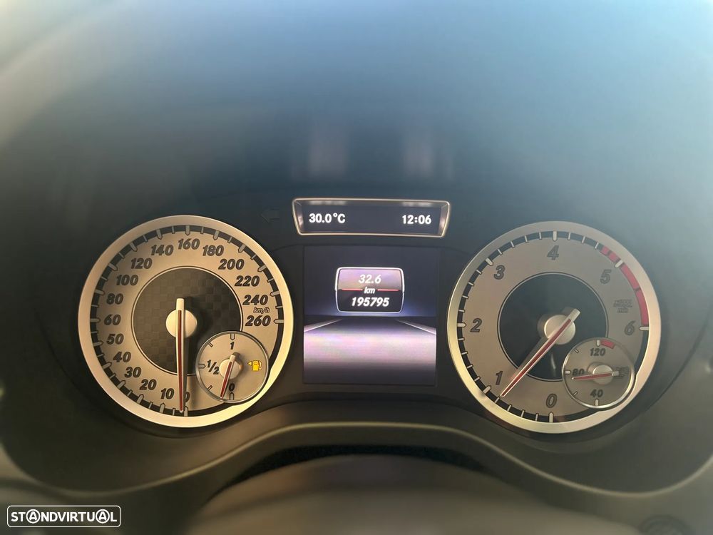 Mercedes-Benz A 180 CDI BE Edition AMG Line - 17
