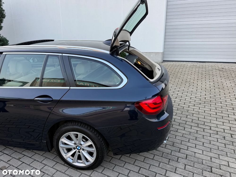 BMW Seria 5 525d Sport-Aut Luxury Line - 30