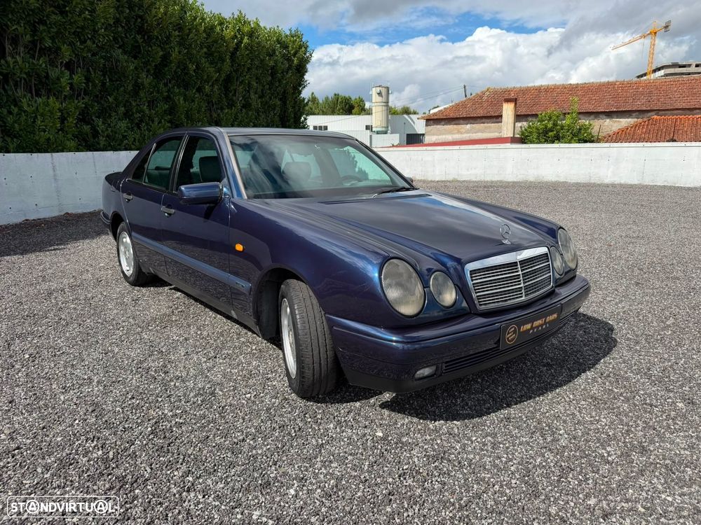 Mercedes-Benz E 220 D Classic - 2