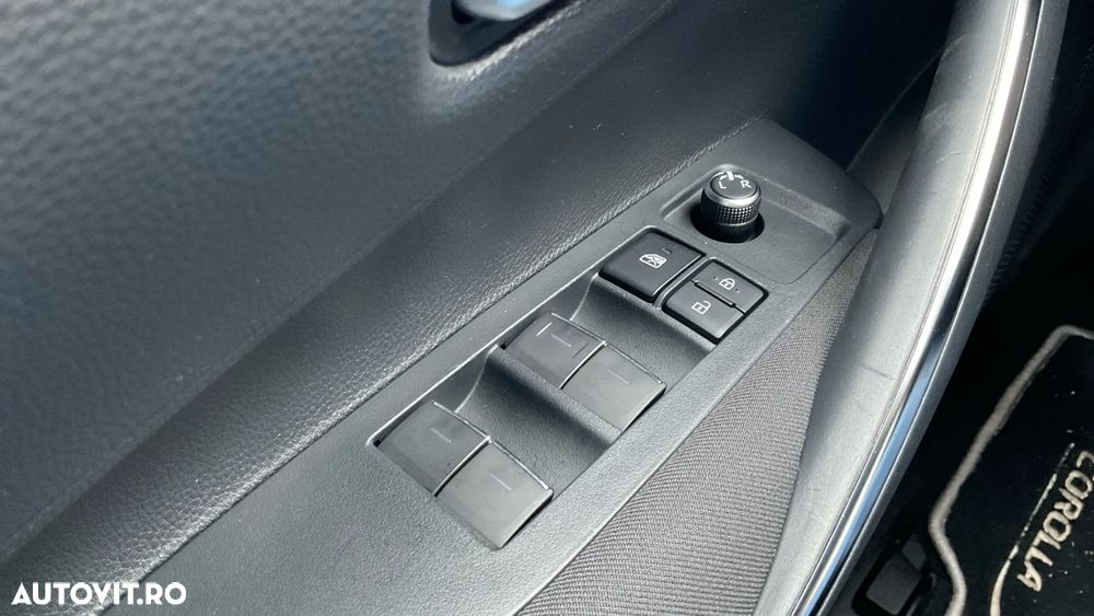 Toyota Corolla 1.8 HSD Dynamic - 29