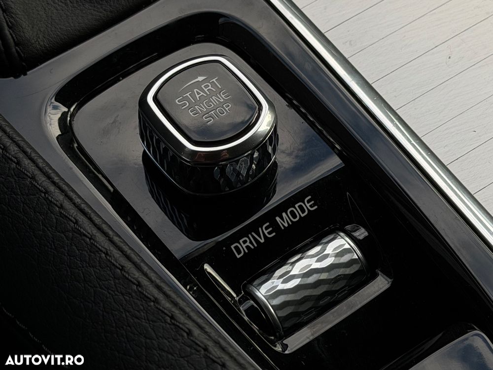 Volvo XC 90 D5 AWD Geartronic Momentum - 24