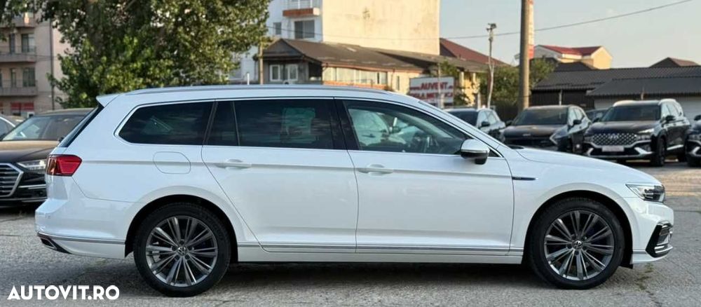 Volkswagen Passat - 11