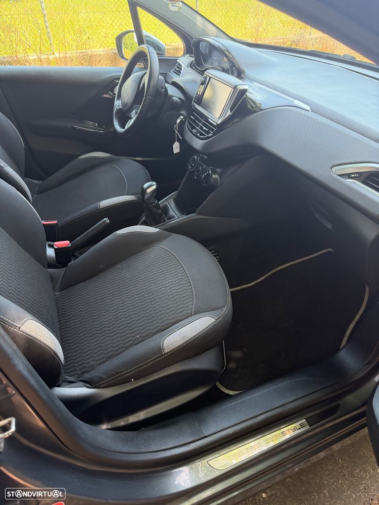 Peugeot 208 1.2 PureTech Style - 23