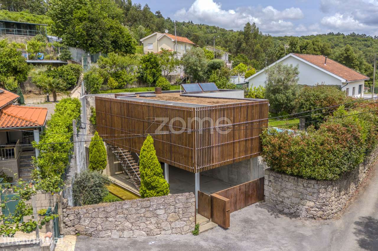 Moradia T3 moderna com piscina e jardins em Valdreu, Vila Verde - Grande imagem: 2/42